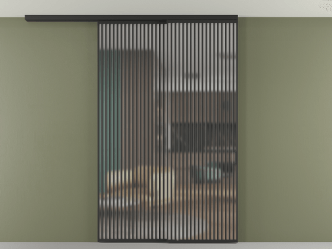 Перегородка Формато вдоль стены на потолок 2 створки с синхронным механизмом АЛПР 040.06 Алюминий Черный Сатинированное стекло "Мателюкс Кристал Вижн", калёное, матовое, каленое 6 мм Цена 441648 ₽ | Volhovec