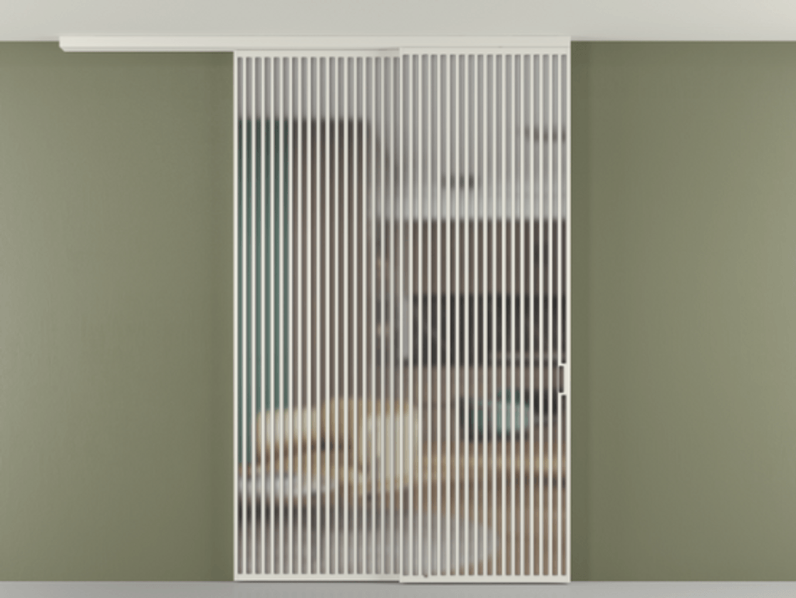 Перегородка Формато вдоль стены на потолок 2 створки с синхронным механизмом АЛПР 040.06 Алюминий Белый Сатинированное стекло "Мателюкс Кристал Вижн", калёное, матовое, каленое 6 мм Цена 441648 ₽ | Volhovec