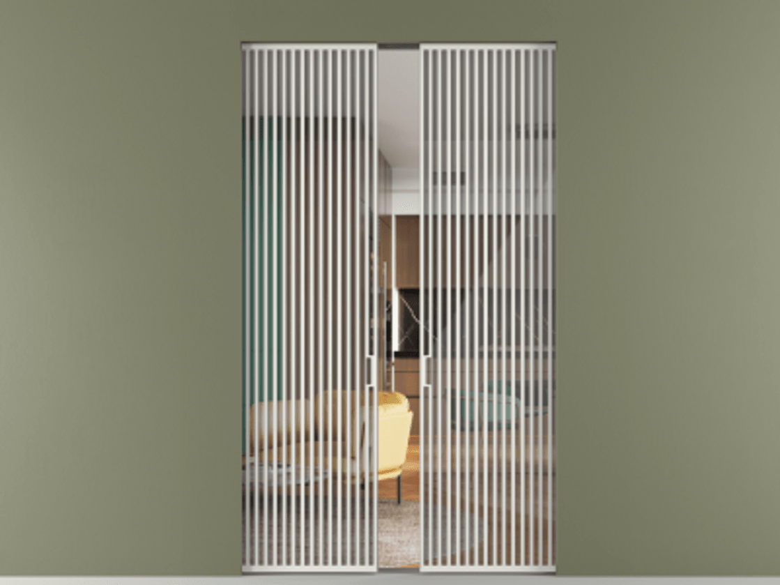 Перегородка Формато скрытый пенал 2 створки АЛПР 040.06 Алюминий светло-серый Рефлективное прозрачное стекло "Стопсол", калёное Цена 454100 ₽ | Volhovec